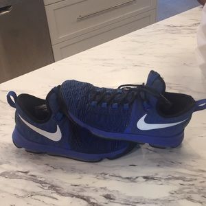 KD9 basketball shoes
